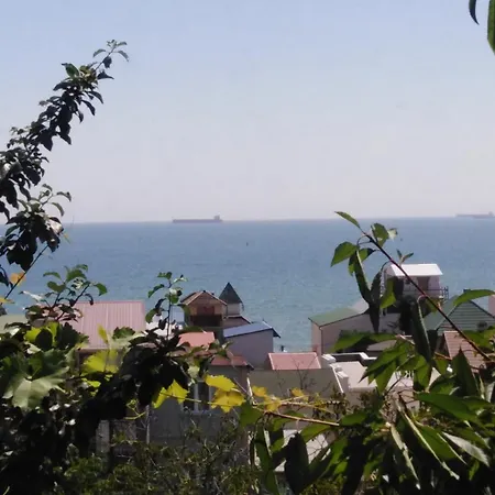 дом в 300 метров от моря,участок,вид на море. Vakantiehuis *