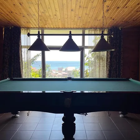 дом в 300 метров от моря,участок,вид на море. *