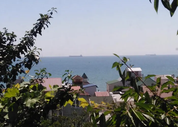 дом в 300 метров от моря,участок,вид на море. Ferienhaus *